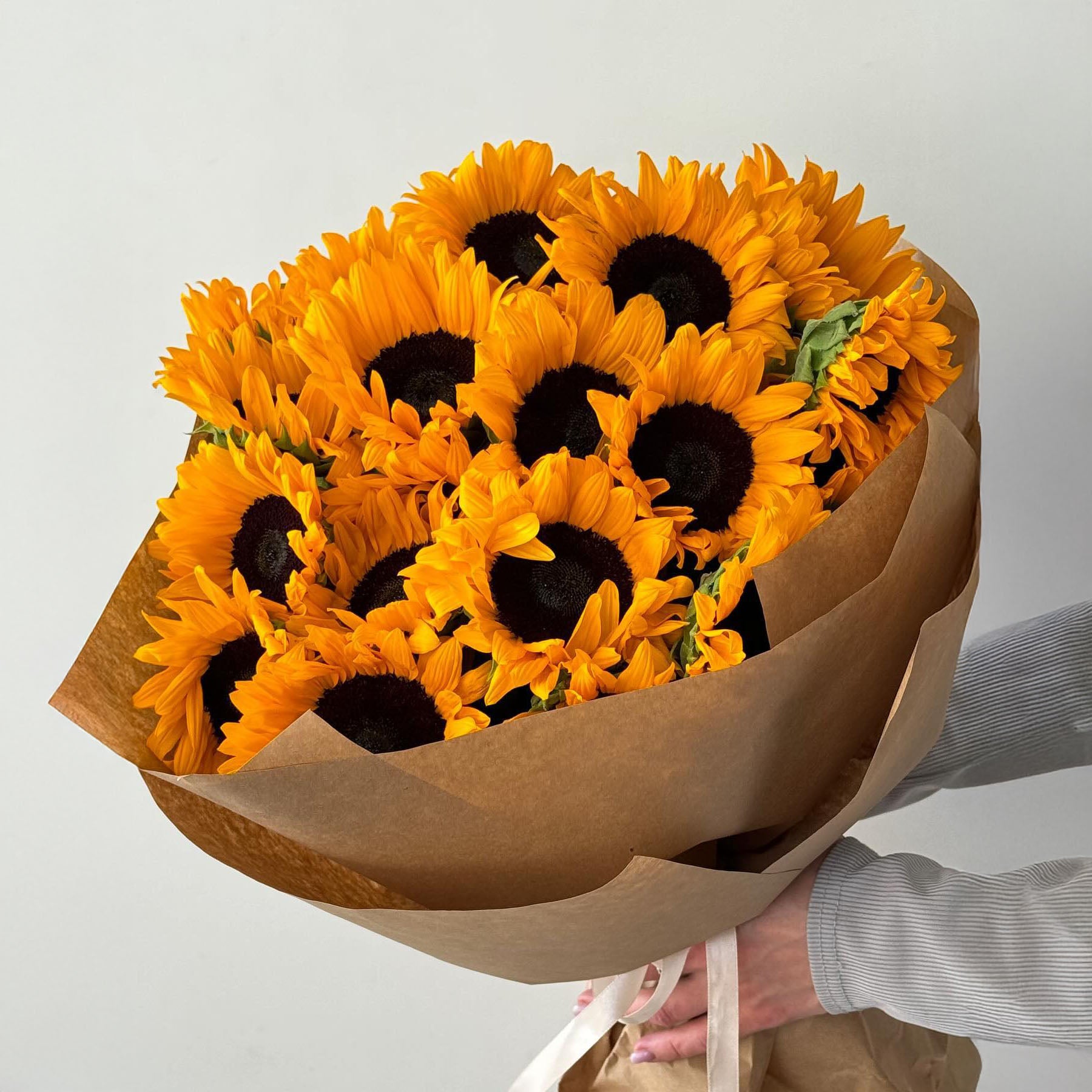 Golden Radiance – Premium Sunflower Bouquet - Flowers Valley Shop