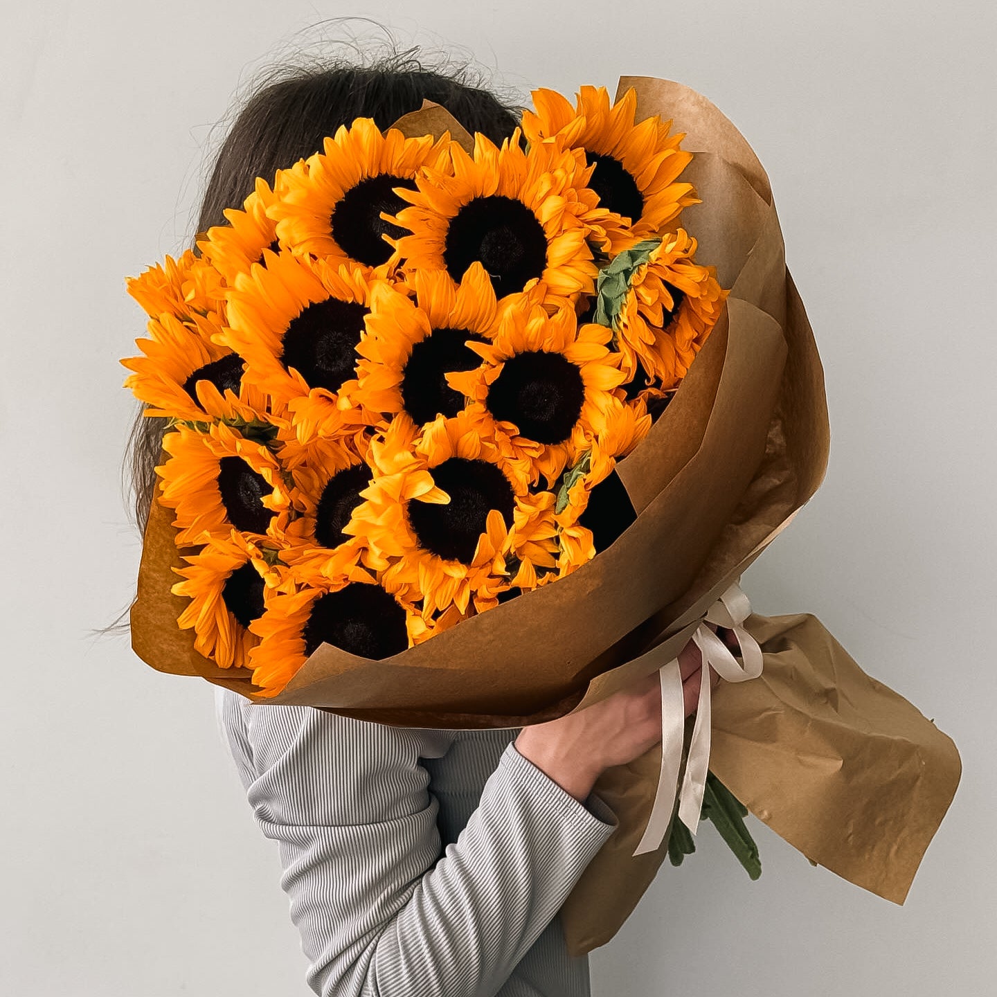 Golden Radiance – Premium Sunflower Bouquet - Flowers Valley Shop